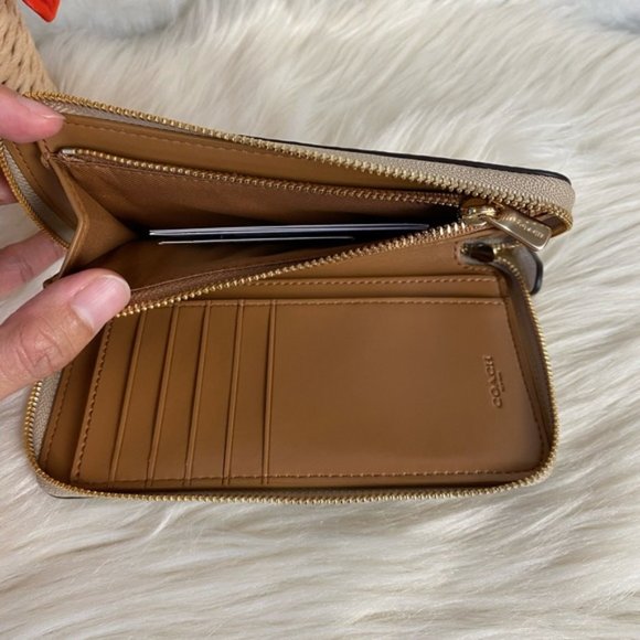 COACH MEDIUM ZIP AROUND WALLET IN SIGNATURE CANVAS - Picture 4 of 6